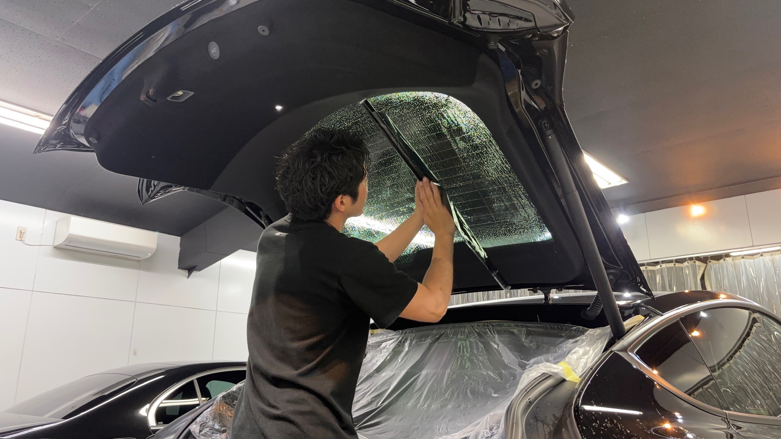 テスラ・モデルY：断熱カーフィルム施工：施工写真３