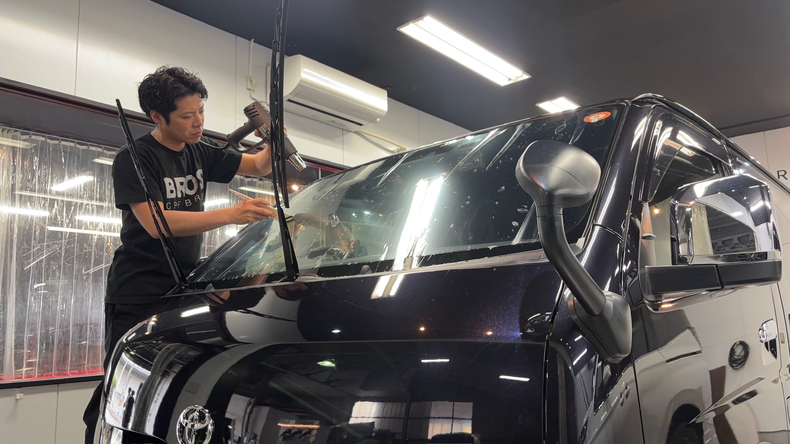 トヨタ・ハイエース：断熱カーフィルム施工：施工写真