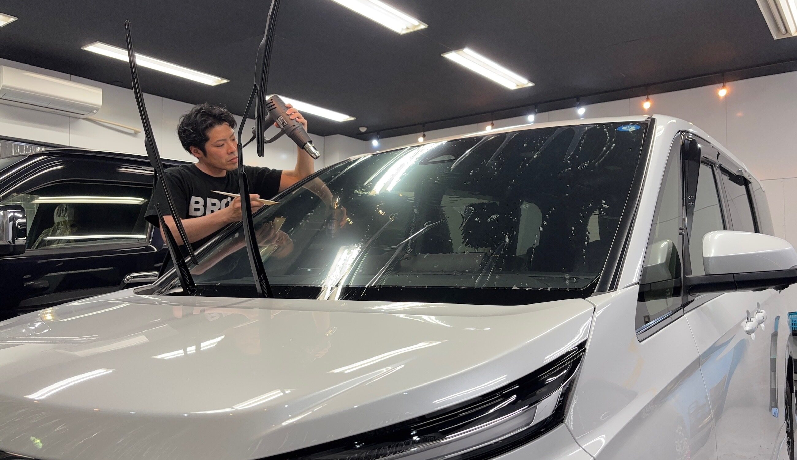 トヨタ・ヴォクシー:断熱カーフィルム施工:施工写真1