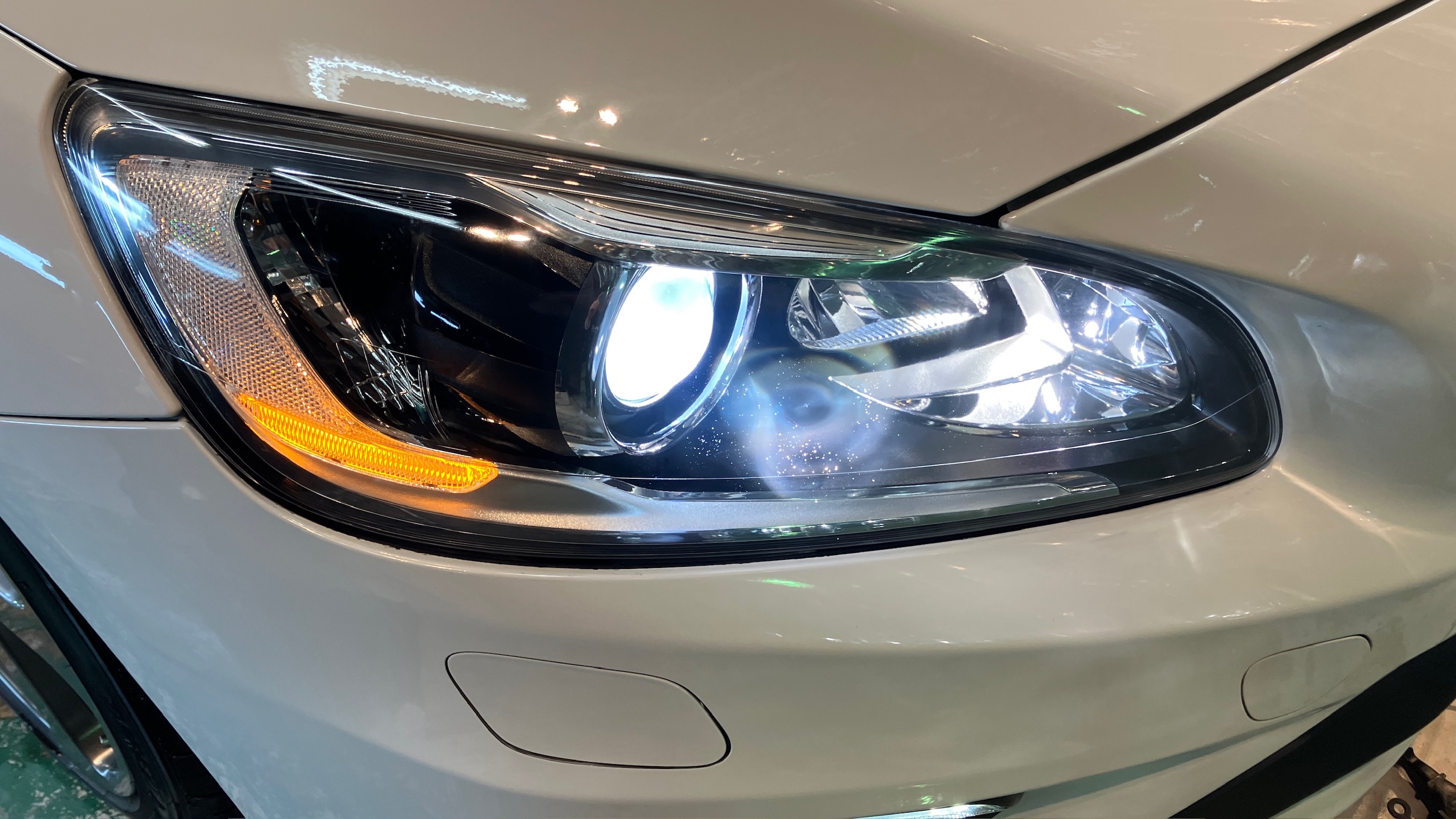 ボルボ・V60：ヘッドライトリファイン施工：完成写真５