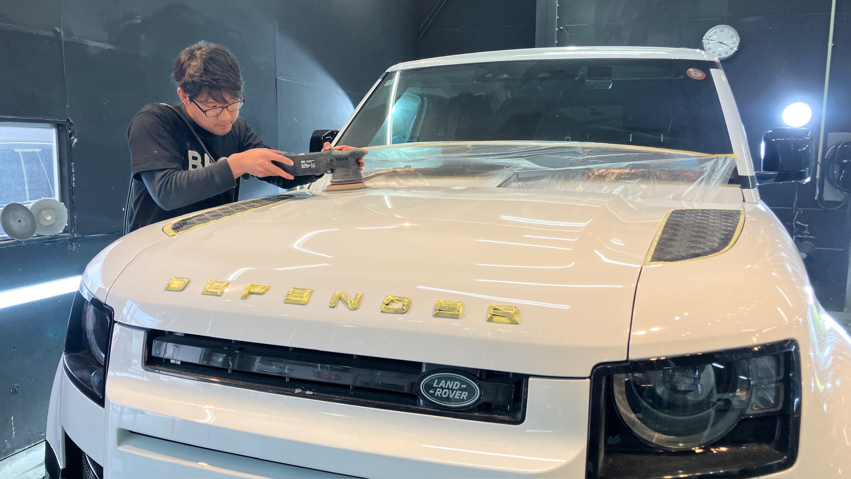 ランドローバー・ディフェンダー：セラミックコーティング施工：施工写真２