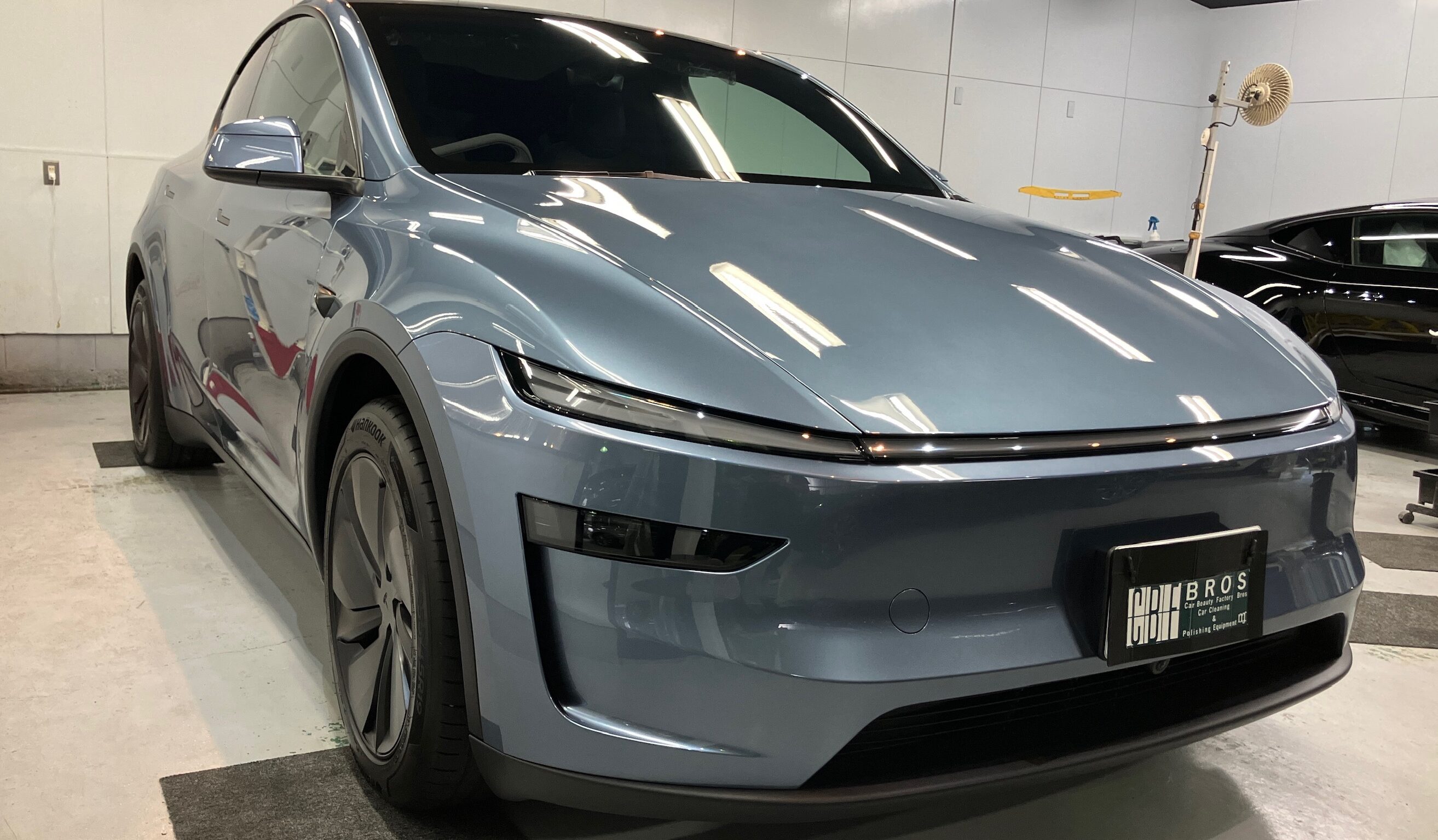 テスラ・モデルY:断熱カーフィルム施工:完成写真1