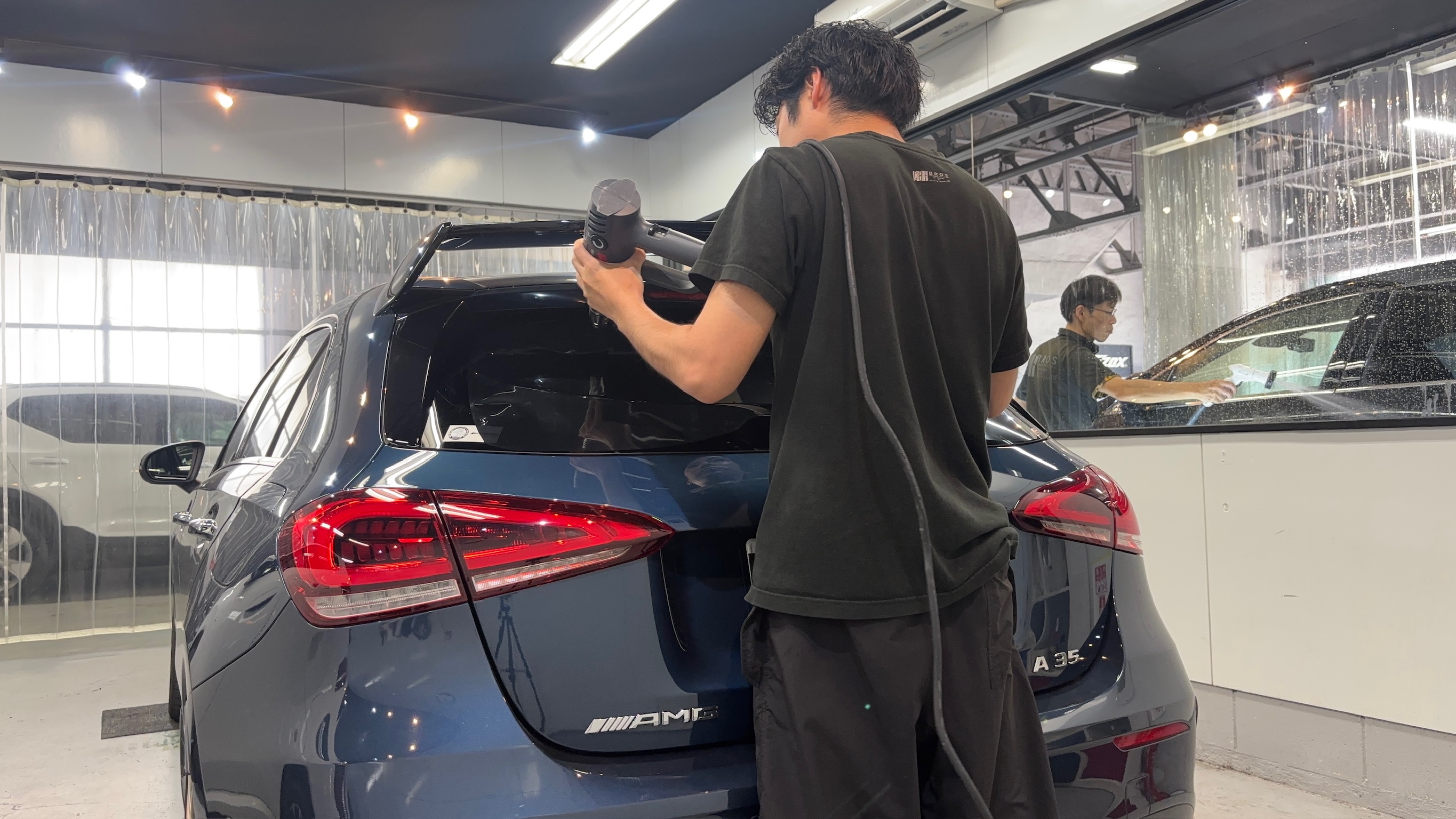 メルセデス・ベンツ・A35：断熱カーフィルム施工：施工写真１