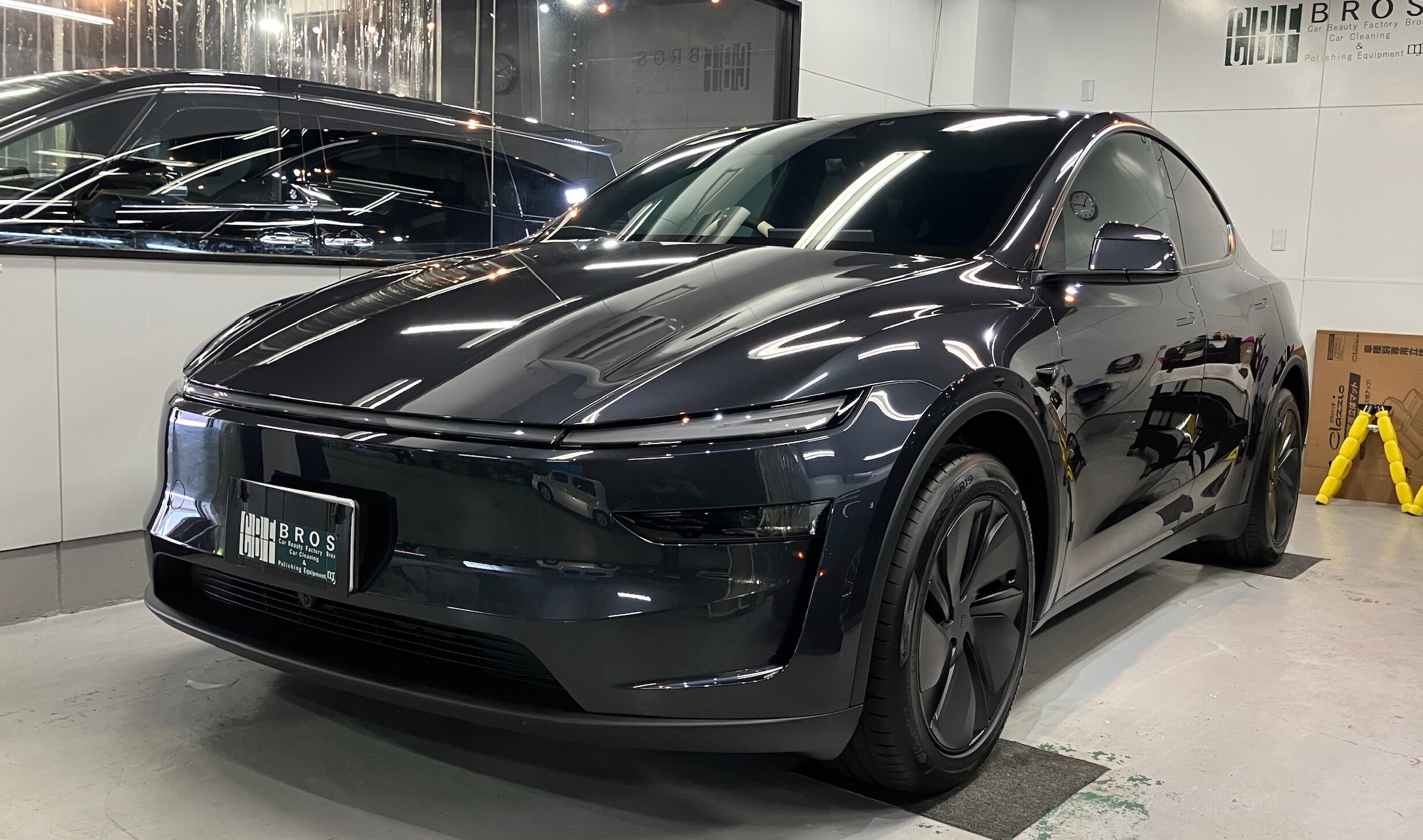 テスラ・モデルY：セラミックコーティング施工：完成写真２