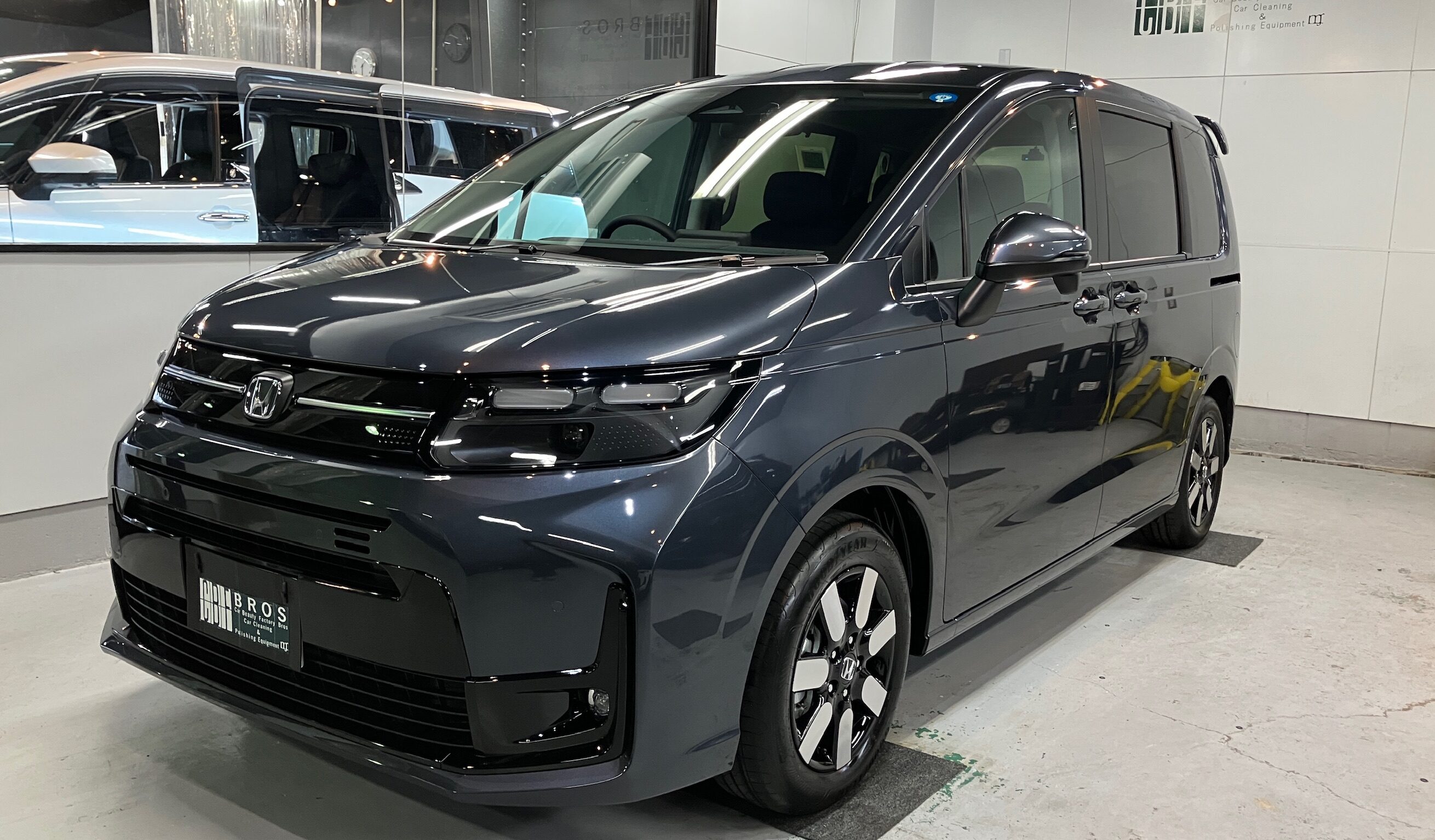ホンダ・フリード：ガードグレイズ施工：完成写真２