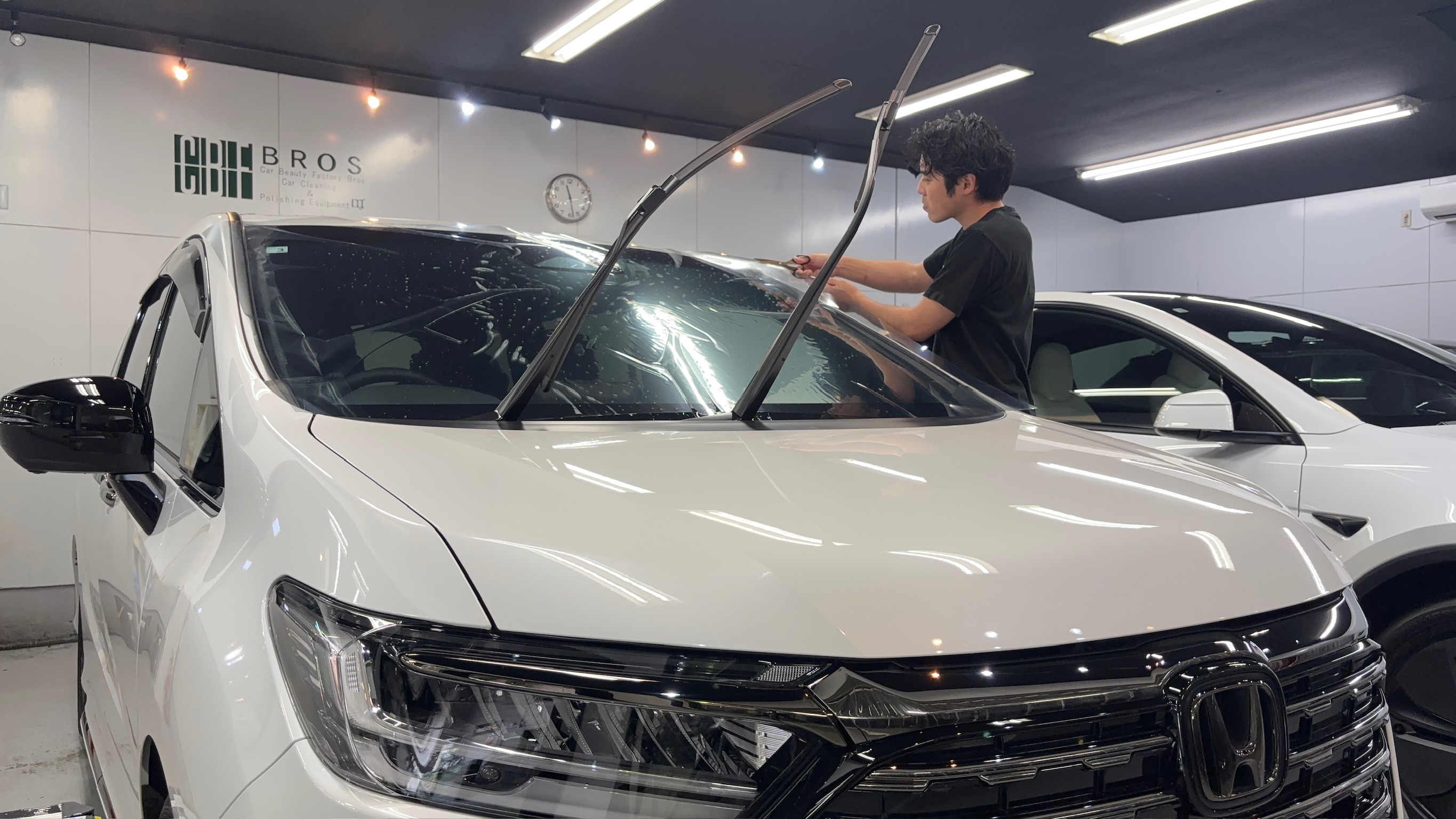 ホンダ・オデッセイ:断熱カーフィルム施工:施工写真1