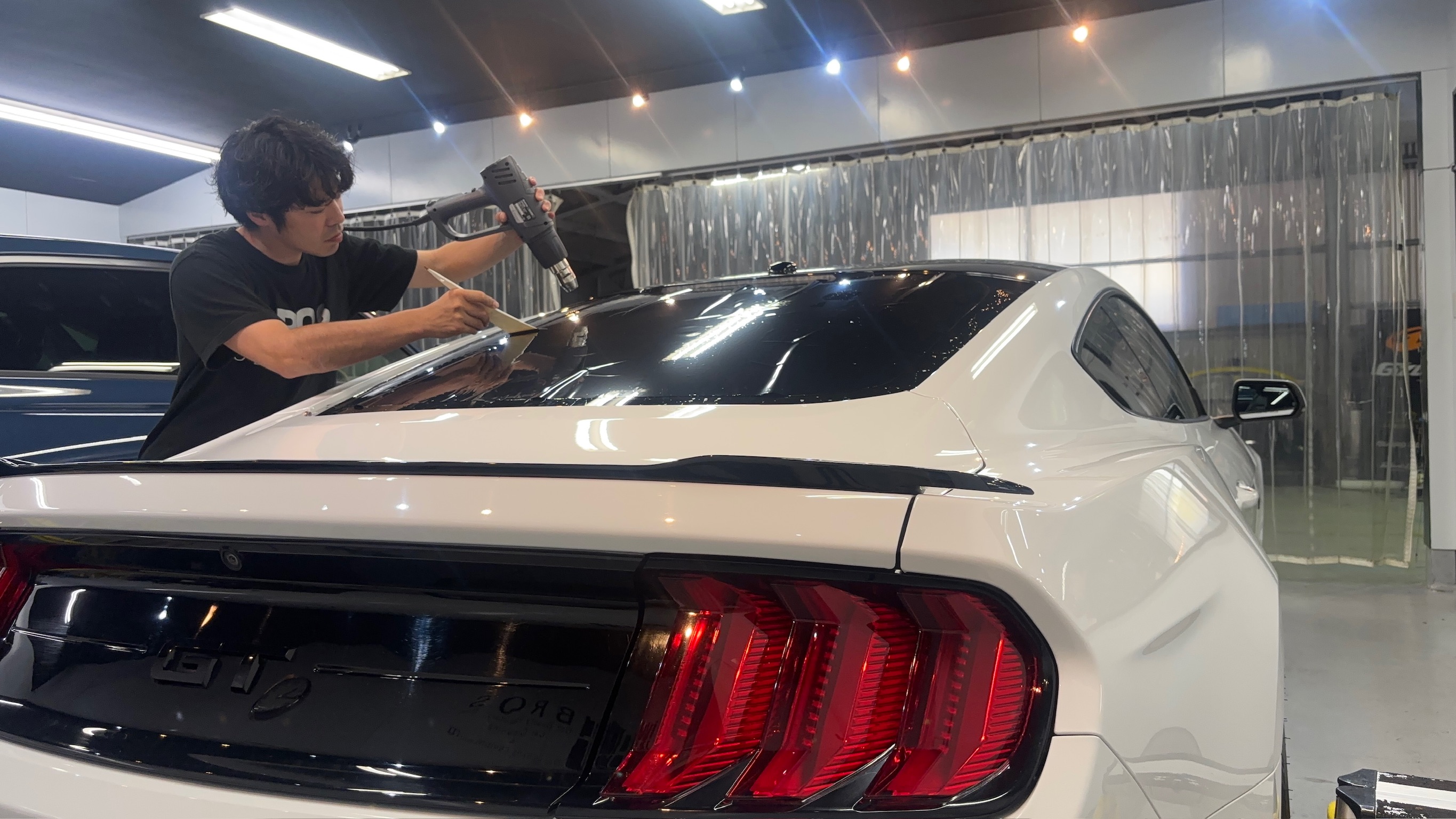 フォード・マスタング：断熱カーフィルム施工：施工写真