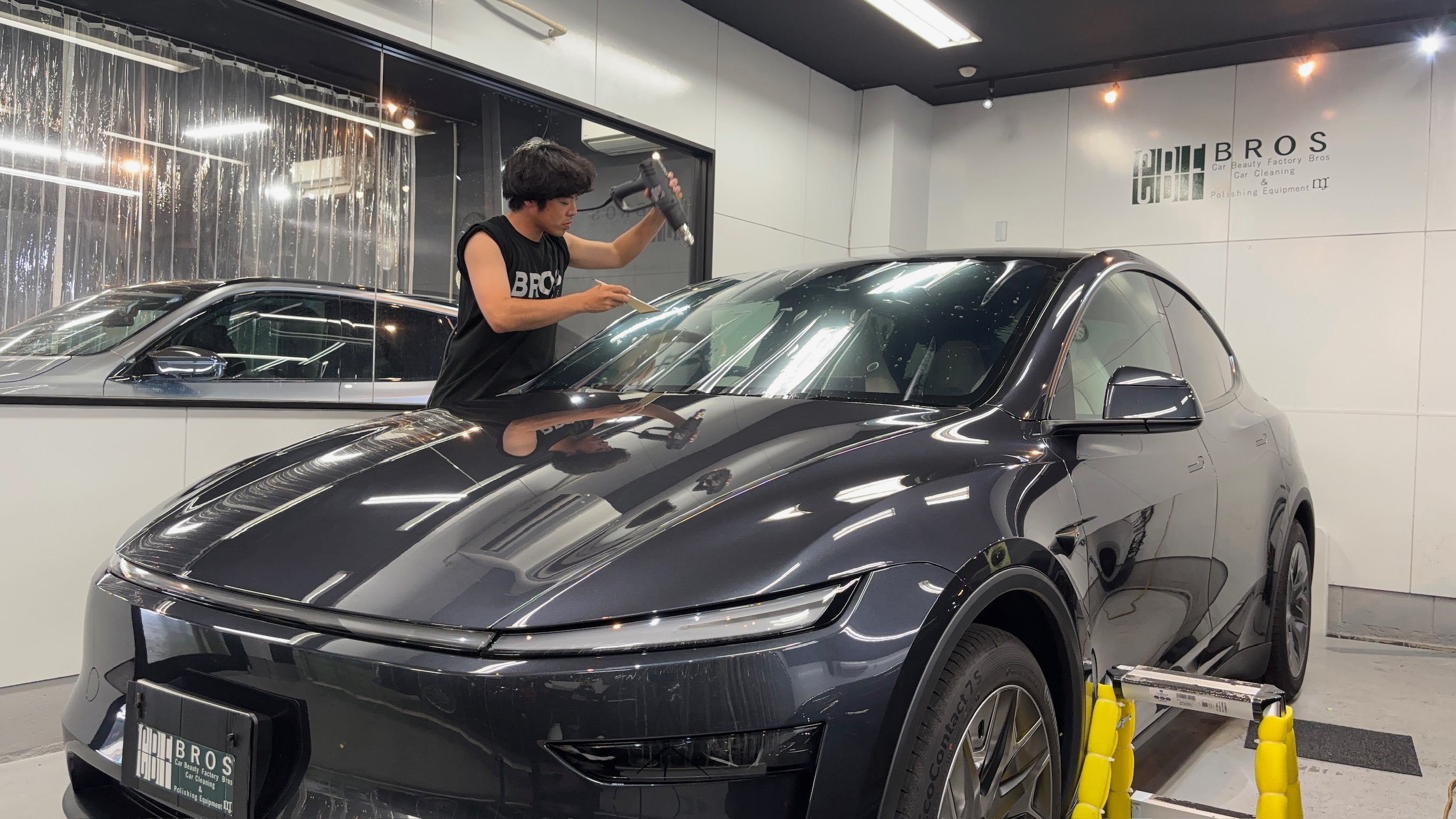 テスラ・モデルY：断熱カーフィルム施工：施工写真２