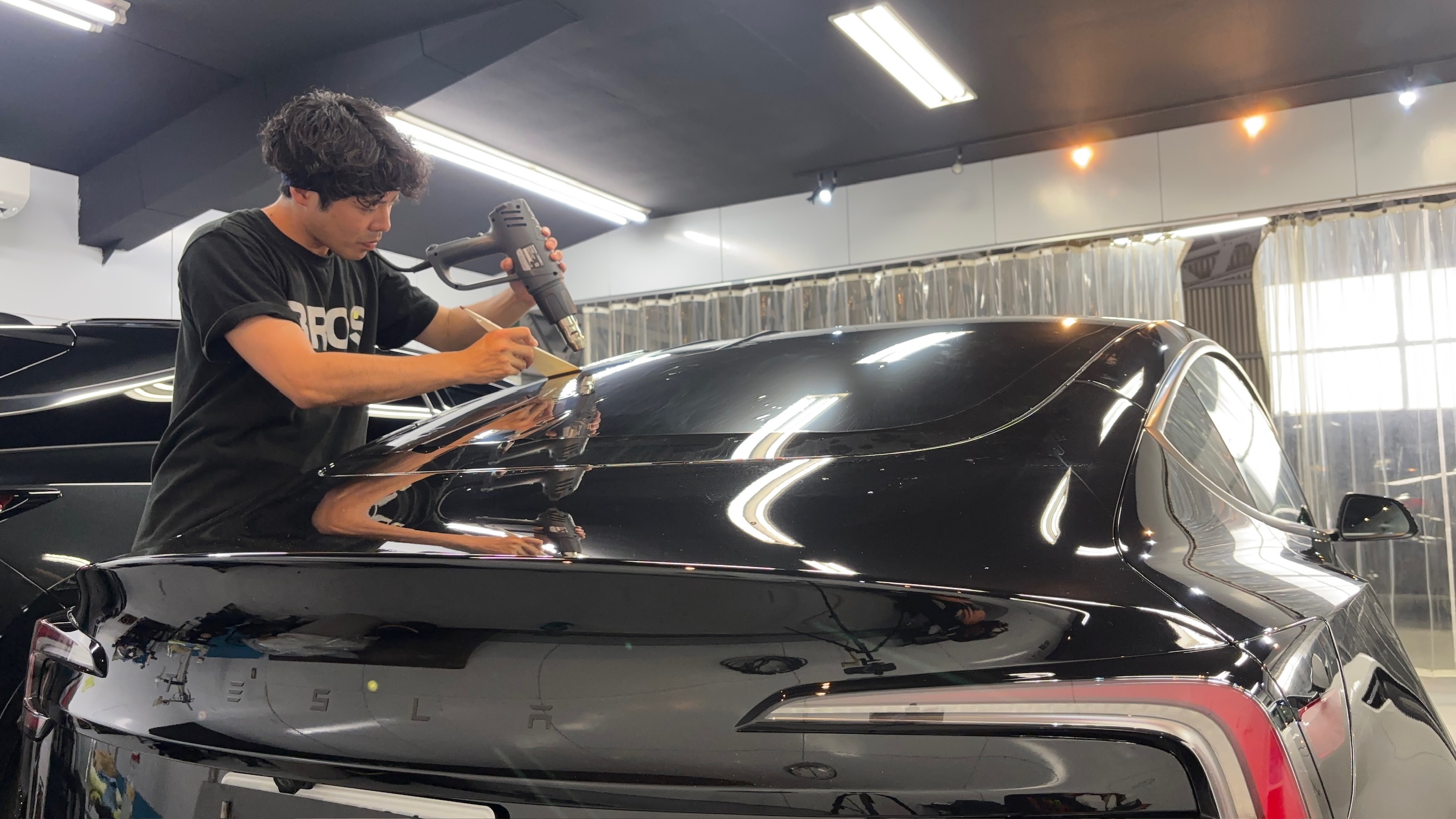 テスラ・モデル3:断熱カーフィルム施工:施工写真1