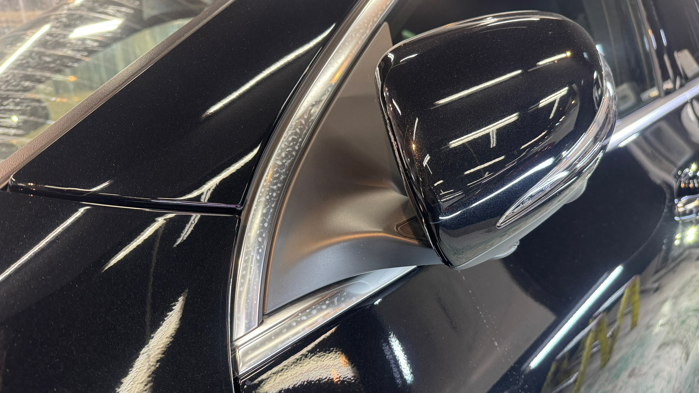 メルセデス・ベンツ　EQA 施工前　モール白サビ１