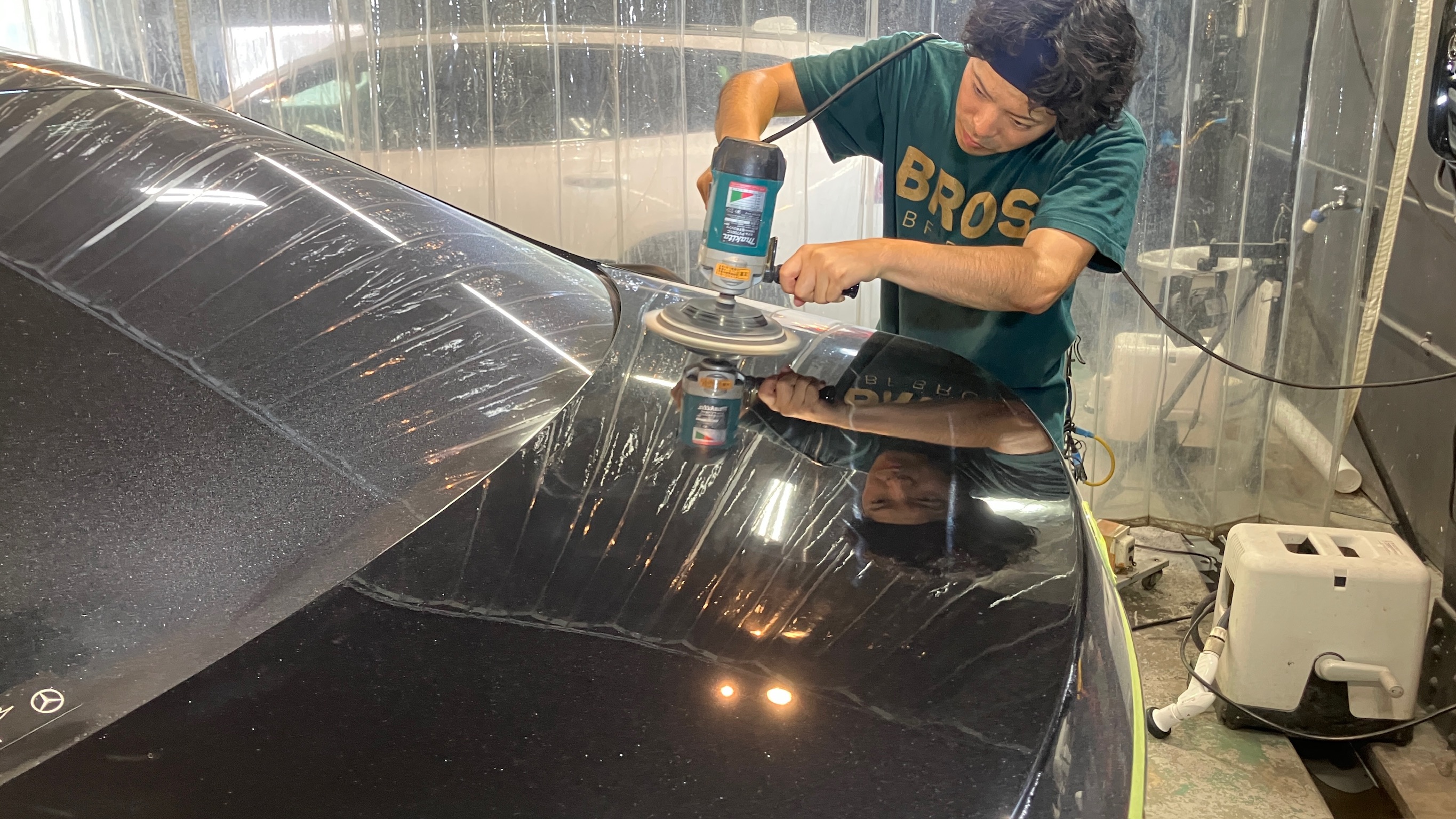 メルセデス・ベンツ・S500：FORCE50施工：研磨作業の様子１
