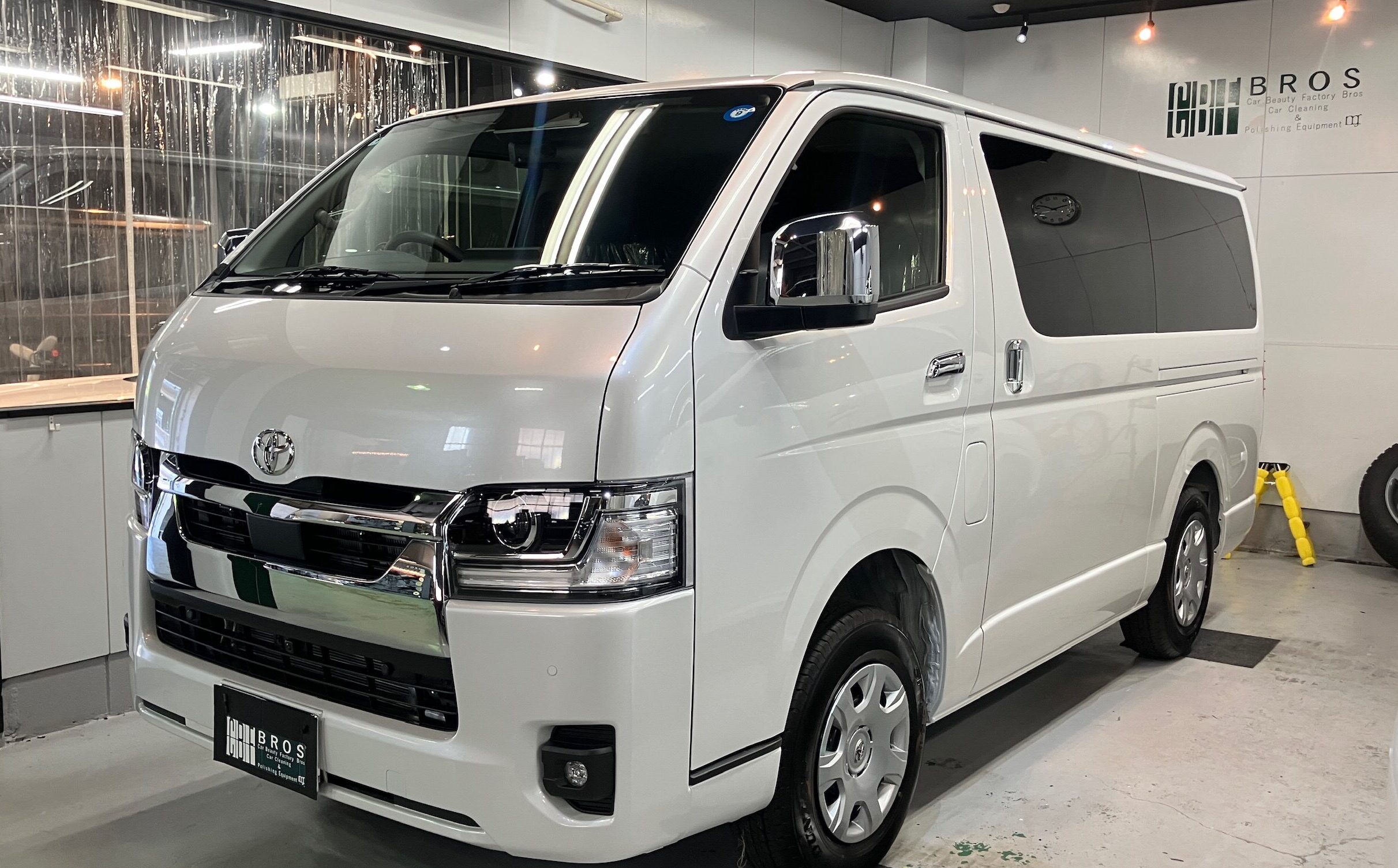 トヨタ・ハイエース:FORCE25施工:完成写真2