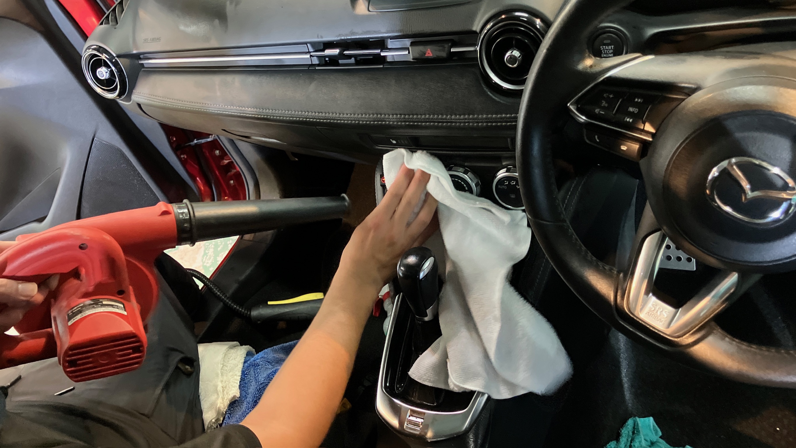 マツダ・デミオ：車内クリーニング：施工写真９