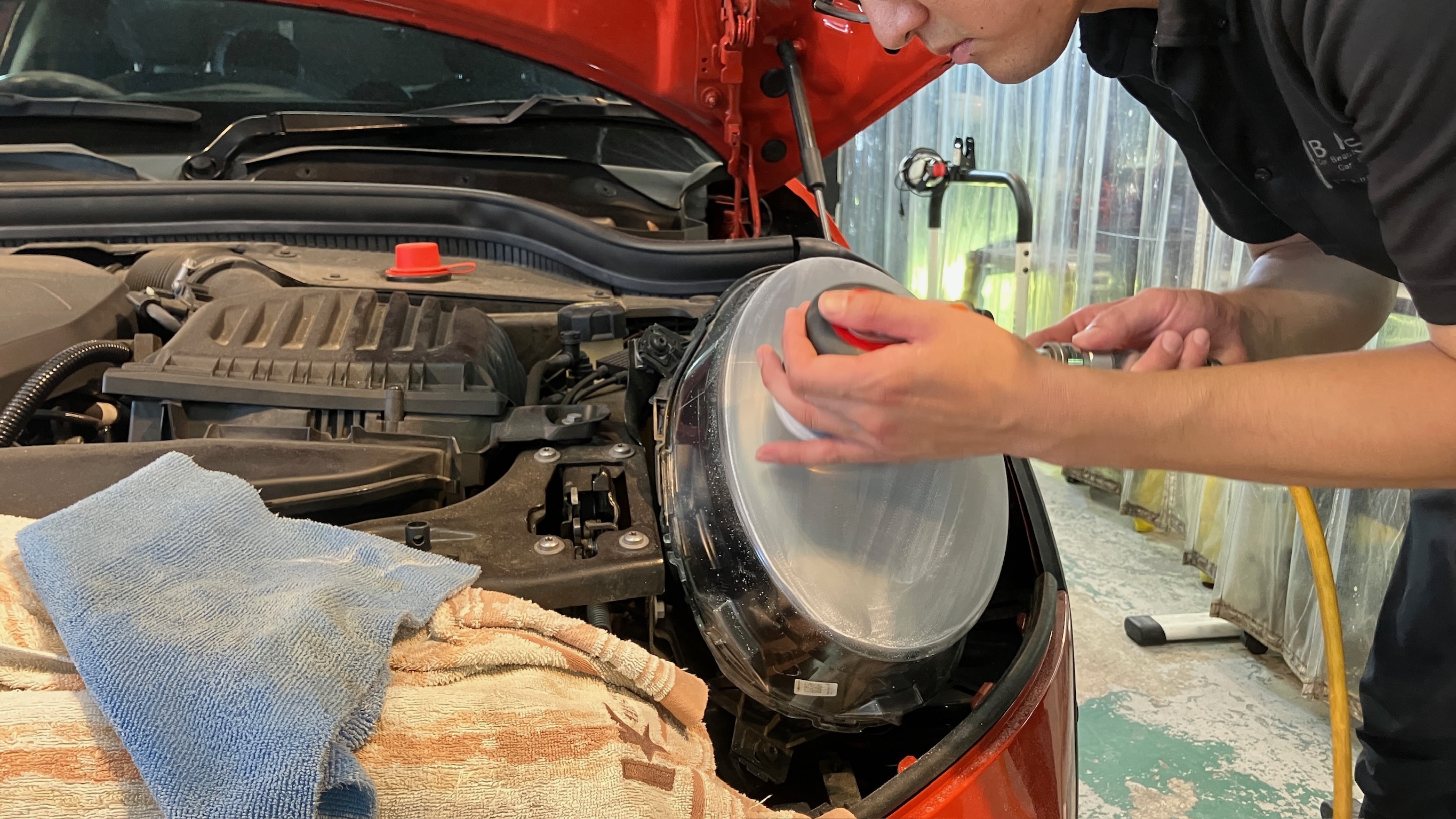 ミニ・ミニクーパー５ドア：ヘッドライトリファイン施工：施工写真１